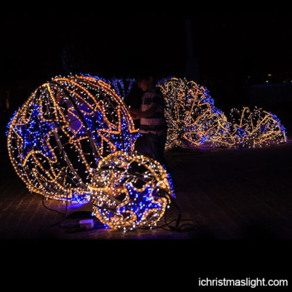 Christmas light spheres for yard and park