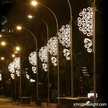 Holiday street decorations for light poles