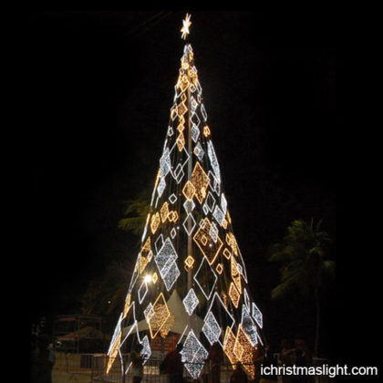Unique outdoor Christmas tree with diamonds