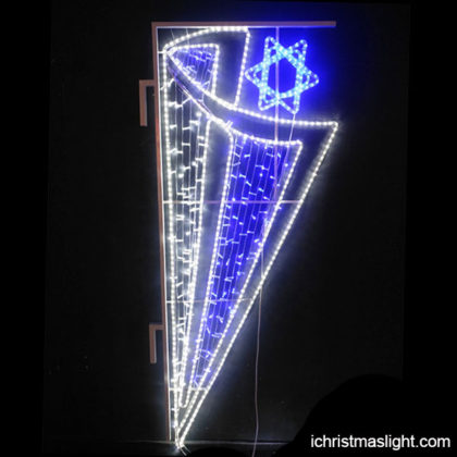 Holiday pathway lights for pole decoration