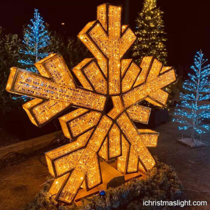 Outdoor large LED lighted snowflake