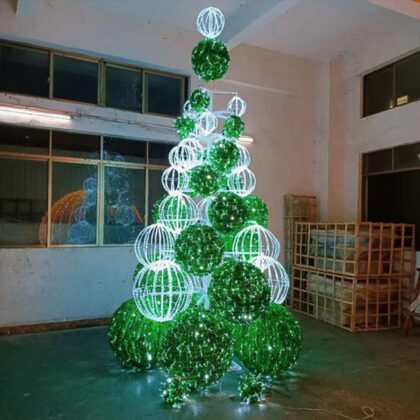 Green light Christmas tree for outside