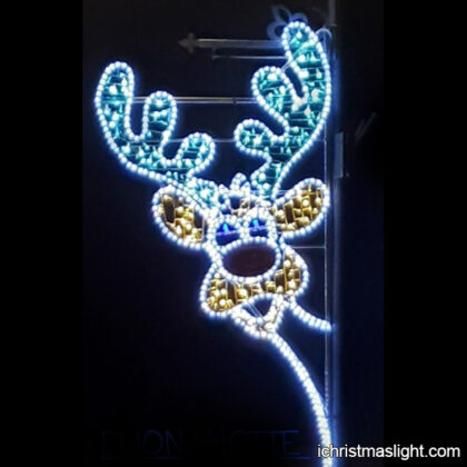 Outdoor reindeer decorations for light poles