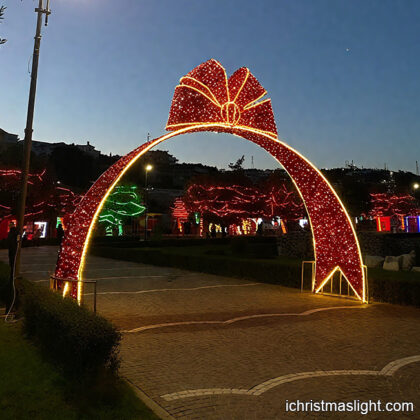 Outdoor driveway arch christmas lights