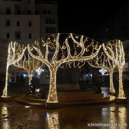 Outdoor commercial Christmas light displays